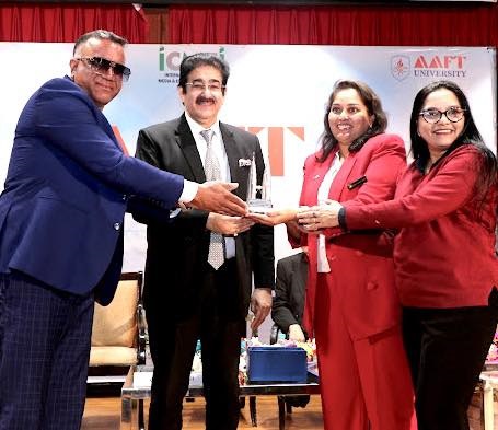 Sandeep Marwah Honoured by Malaysian World Chamber of Commerce for Global Cultural Leadership