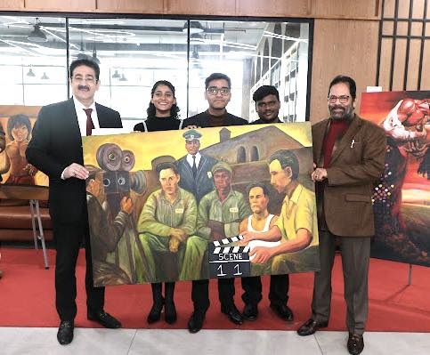 AAFT School of Fine Arts Presents Painting to Former Union Minister Mukhtar Abbas Naqvi Representing the Film Industry 1