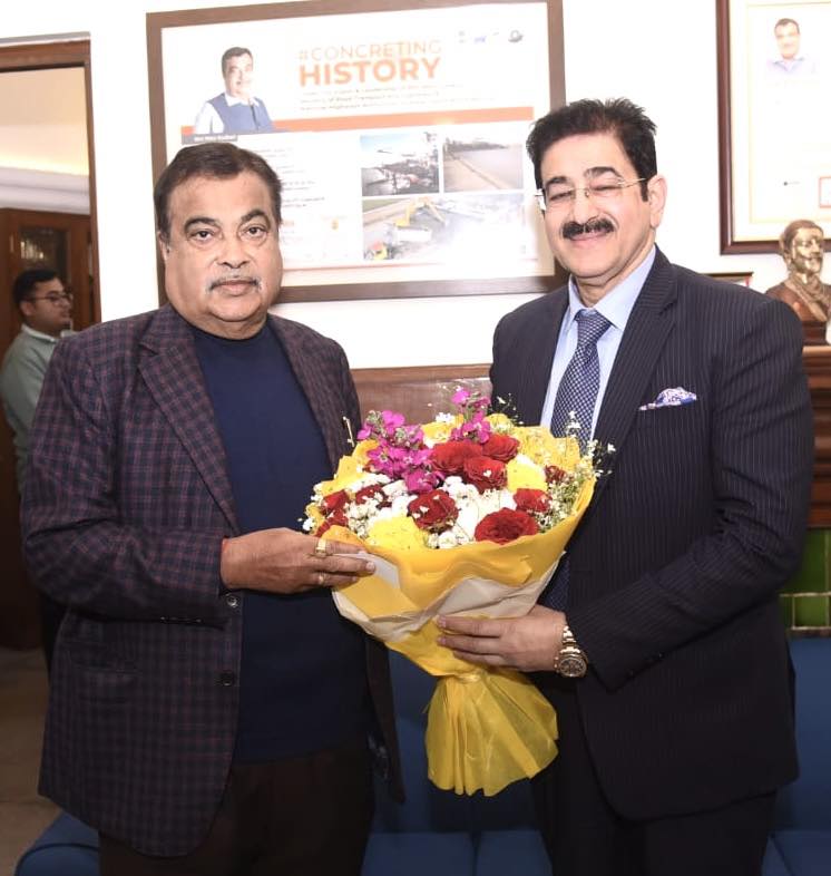 Dr. Sandeep Marwah Meets Union Minister Nitin Gadkari Briefs Him on the Vision of Asian Education Group