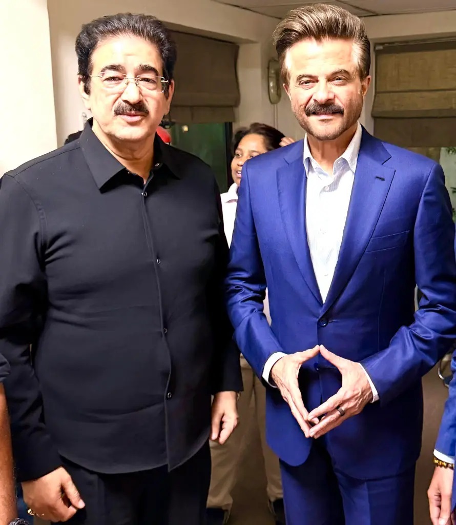 Dr. Sandeep Marwah Congratulates Anil Kapoor for His Performance in Subedar at NFDC Event