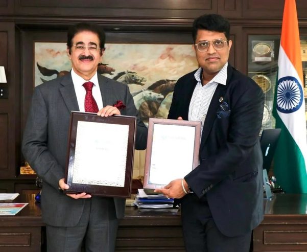 Dr. Sandeep Marwah Honored for Leadership in Healthcare at UAE Event