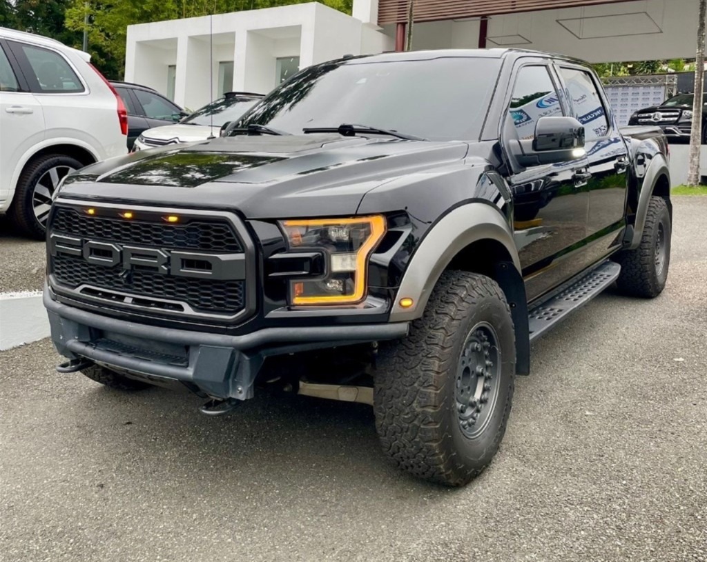 Carros, jeepetas y camionetas, en venta!