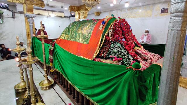 World Famous Muslim Astrologer Molvi Aftab Khan Ji +91-8572082813