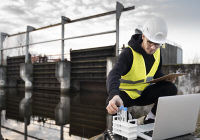 full-shot-engineer-with-laptop-outdoors