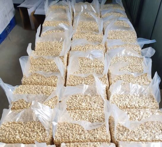 BUY IN BULK REFINE SUNFLOWER OIL , CASHEW NUTS SESAME SEEDS , USED COOKING OIL , COFFEE BEANS , SOYABEANS , SOYABEANS OIL , MAIZE,BEANS ETC Whatsapp +255769293122