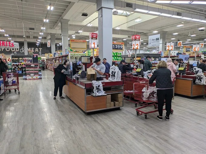 Fresh Produce Selection Focused on Taste and Freshness