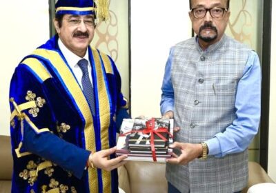 Dr.-Sandeep-Marwah-Presents-His-Biographies-to-H.E.-Ramen-Deka-Governor-of-Chhattisgarh