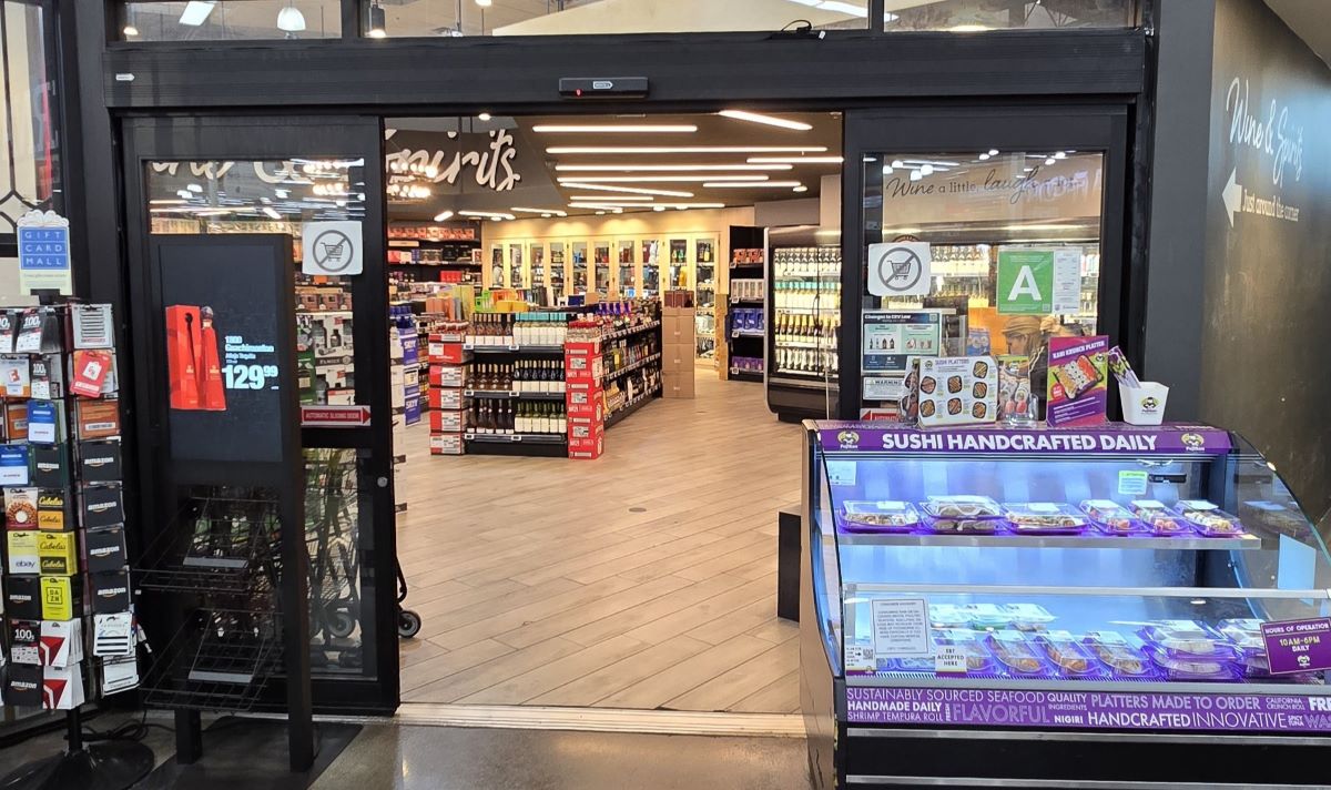 What Makes a Mediterranean Grocery Store in Victory Blvd Stand Out